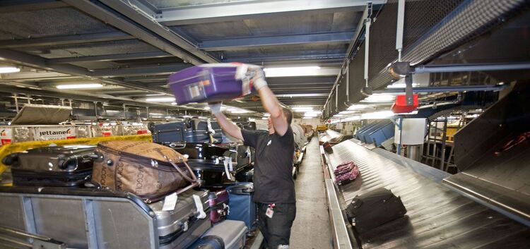 Das Warten auf den Koffer oder den Rucksack nach einem Flug: Nur sehr selten passiert es, dass ein Passagier sein Gepäck nicht b