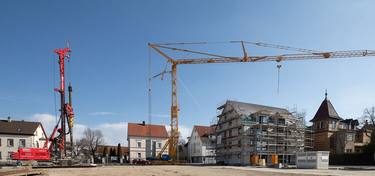 Am Rand des früheren Kirchheimer EZA-Areals ist bereits ein Gebäude in die Höhe gewachsen.Fotos: Carsten Riedl