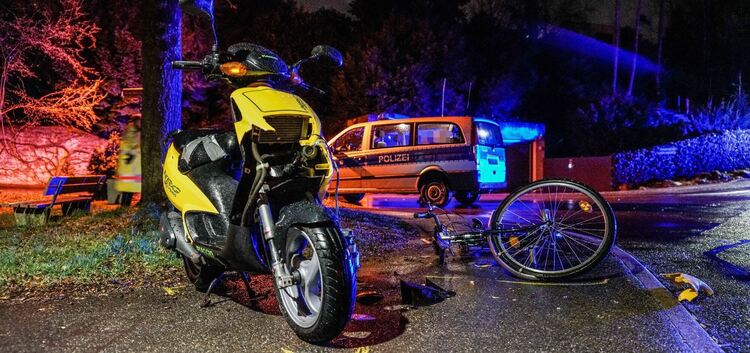 Symptomatisch zur Unfallstatistik: Ein Rollerfahrer, der verkehrswidrig in Kirchheim auf dem Fuß- und Radweg Richtung Notzinger