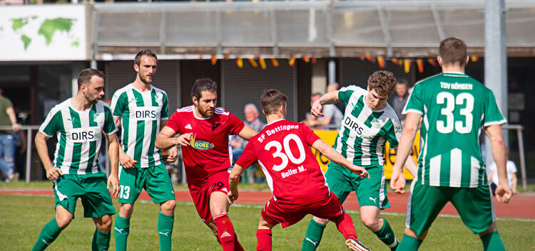 Bis zur Halbzeit verteidigte Dettingen noch das 0:0. Danach kassierten die Sportfreunde in Köngen noch zwei Treffer.Foto: Mirko