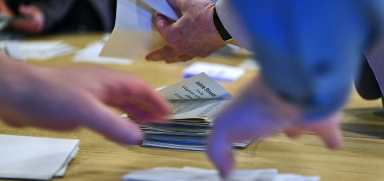 Wahlen und deren Vorbereitung bedeuten noch immer eine Menge Papierkrieg.Foto: Markus Brändli