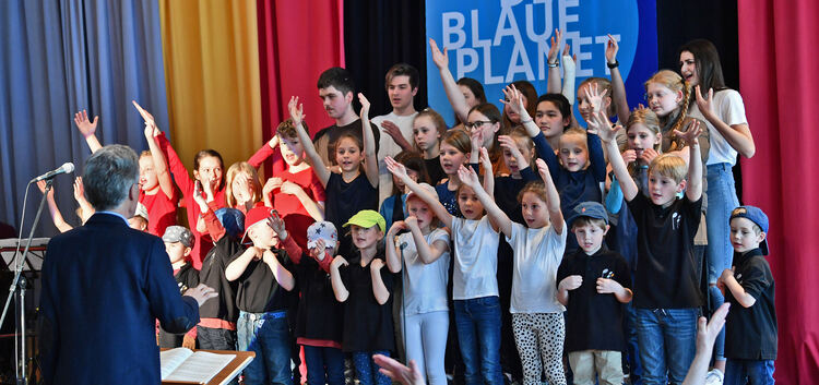 Ein Musical über das Wohl und Weh‘ der Welt: Der katholische Kinder- und Jugendchor Kirchheim trägt „Der Blaue Planet“ von Peter