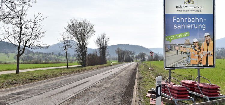 Strassensperrung von Weilheim nach Neidlingen L 1200 wegen bauarbeiten, Fahrbahnsanierung, Baustelle