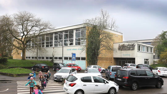 Ein Bild, das schon im August der Vergangenheit angehören soll: Die alte Eduard-Mörike-Halle weicht einem Neubau.Fotos: Jean-Luc