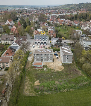 Die Neubauten auf der Kirchheimer Klosterwiese sind so gut wie fertiggestellt. Schon im Mai sollen Flüchtlinge dort ihre Wohnung