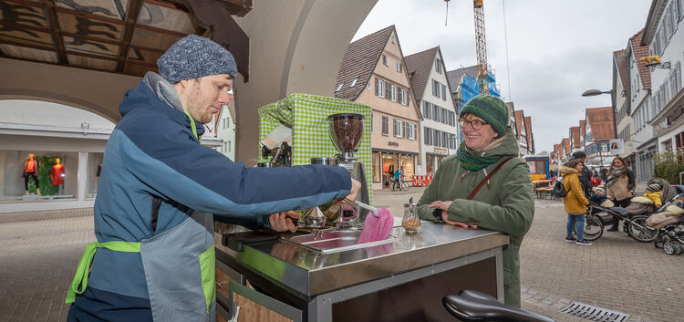 Einsatz in der Kirchheimer Fußgängerzone: Mit seiner Kaffeekutsche ist Johannes Faller auf jeden Fall ein Hingucker. Fotos: Cars