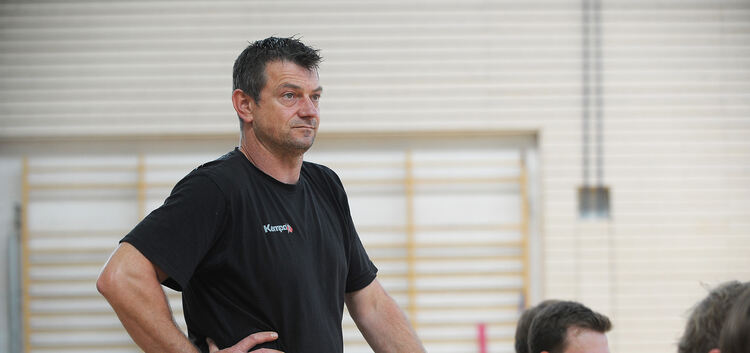Manfred Haase, Grabenstettens neuer Handballtrainer, vor acht Jahren auf der Bank beim TSV Owen.Foto: Deniz Calagan