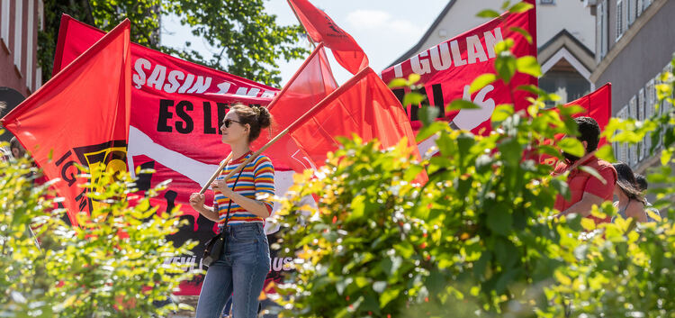 Die Farbe rot dominierte bei der 1. Mai-Kundgebung in Kirchheim.Fotos: Carsten Riedl