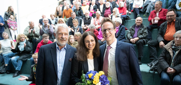 Der strahlende Sieger: Johannes Fridrich (rechts) mit Frau und dem bisherigen Amtsinhaber Oberbürgermeister Otmar Heirich.Foto: