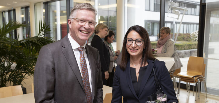 Landrat Heinz Eininger mit der neuen Chefärztin Dr. Theodora Wahler.