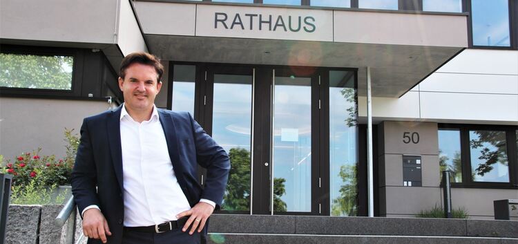 Der Schultes an seinem Arbeitsplatz: Sven Haumacher steht vor seiner zweiten Amtszeit in Notzingen.Foto: Katja Eisenhardt