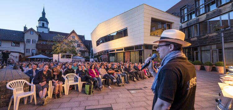 Veranstalter und Besucher freuen sich über den gut besuchten Kino-Abend.Fotos: Carsten Riedl