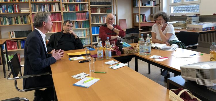 Jochen Haußmann im Gespräch mit Ulrich Fehrlen, Albert Kahle und Christiane Kernstock (von links). Foto: pr.