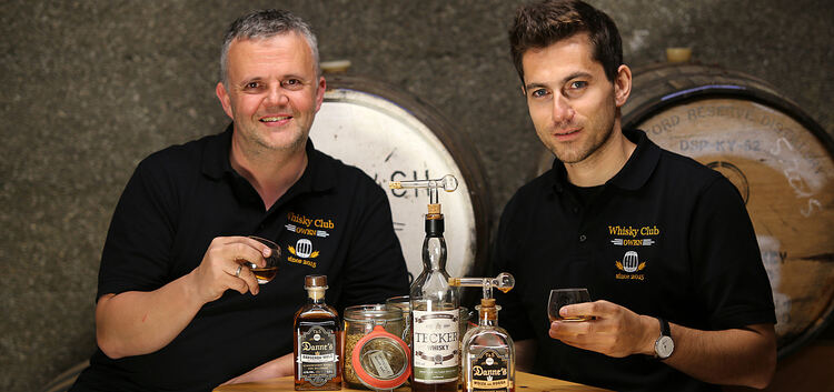 Michael Roth (links) und Jochen Sommerluksch gehören zu einem erlesenen Kreis von Whisky-Liebhabern, der sich regelmäßig in Owen