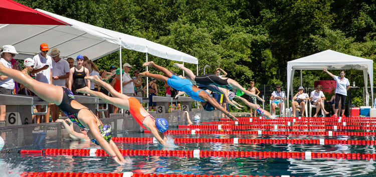Knapp 400 Nachwuchsschwimmer haben sich bei der 16. Auflage des Kirchheimer Sprintercups in die Fluten des Freibads gestürzt. Fo