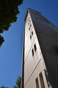 Der Turm der Sankt-Erasmus-Kirche ist ein geschütztes Kulturdenkmal und ein reizvoller Blickfang.Foto: Sylvia Schmid