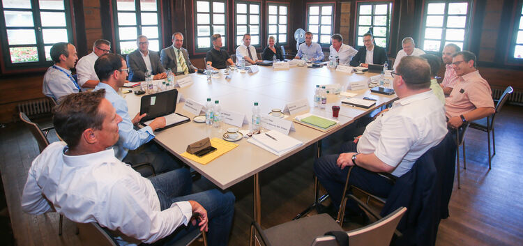 Kommunalpolitik trifft Landespolitik: Oben am Tisch (von links) Plochingens Bürgermeister Frank Buß, Sozialminister Manfred Luch