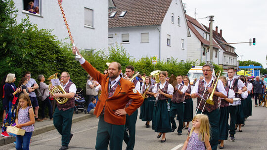 Der Musikverein aus Holzmaden lief am Umzug mit. Die Bläser nahmen nach dem Umzug am Kreismusikfest des Blasmusikverbandes Essli