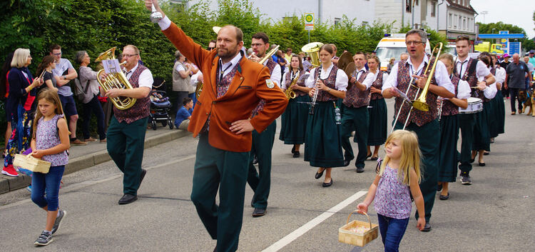 Der Musikverein aus Holzmaden lief am Umzug mit. Die Bläser nahmen nach dem Umzug am Kreismusikfest des Blasmusikverbandes Essli