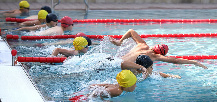 Egal ob beim Schwimmen oder beim Laufen - die 172 Teilnehmer des „Swim and Run“ freuten sich über die lautstarke Unterstützung v