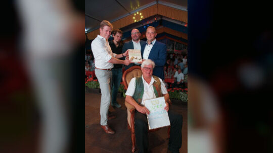 Verleger Ulrich Gottlieb, Regisseur Moritz Steegmeier, Kreisarchivar Manfred Waßner, Bürgermeister Marcel Musolf (v.l.) und Ralf Verleger Ulrich Gottlieb, Regisseur Moritz Steegmeier, Kreisarchivar Manfred Waßner, Bürgermeister Marcel Musolf (v.l.) und Ralf