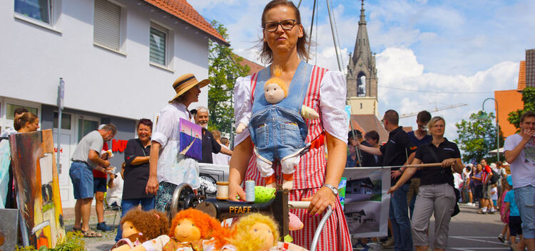 Das Kunsthandwerk hat in Bissingen Tradition. Die Künstler zeigten am Festumzug ihre Schätzchen. Foto: Thomas Krytzner
