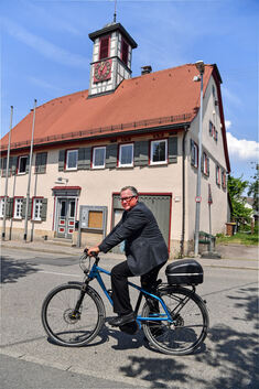Stefan Würtele sitzt künftig mehr auf dem Fahrrad - und weniger im Lindorfer Rathaus.Foto: Markus Brändli