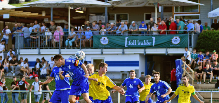 Derbysieger: Die SG Ohmden/Holzmaden (gelb) schafft mit dem 2:1 gegen Jesingen II am letzten Spieltag noch den Sprung ins Achtel
