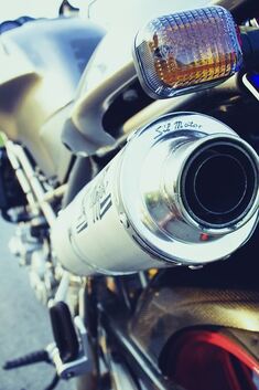 Die Kommunen fordern unter anderem leisere Motorräder durch die Hersteller und drastischere Strafen für Manipulationen. Foto: Sy