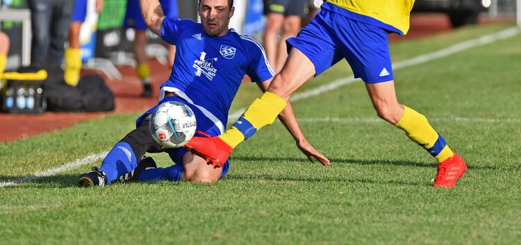 Stolperstein in blau - ob der TSV Jesingen II auch gegen die TSG Esslingen bestehen kann? Foto: Markus Brändli