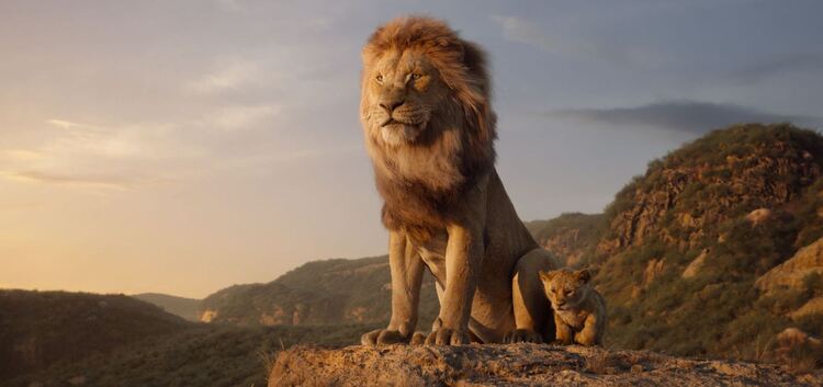 König Mufasa erklärt seinem kleinen Sohn Simba die Welt.Foto: pr