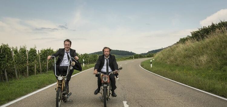 Christian (Lars Eidinger) und Georg (Bjarne Mädel) in Sony Pictures' 25 KM/H