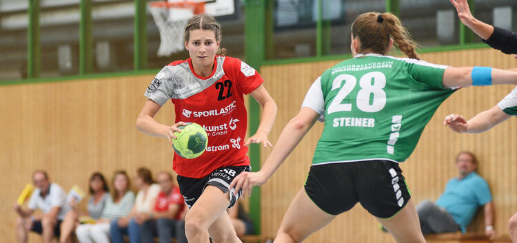 Schnell auf den Beinen: Julia Bauer vom Handball-Zweitligisten TG Nürtingen.Foto: Eibner