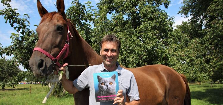 Tierarzt und Pferdenarr Andreas Schmid hat seine Erlebnisse mit Vierbeinern in einem Buch festgehalten. Foto: Katja Eisenhardt