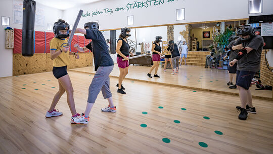 Das Training stärkt nicht nur das Selbstbewusstsein, sondern verlangt auch körperlich vollen Einsatz. Fotos: Carsten Riedl