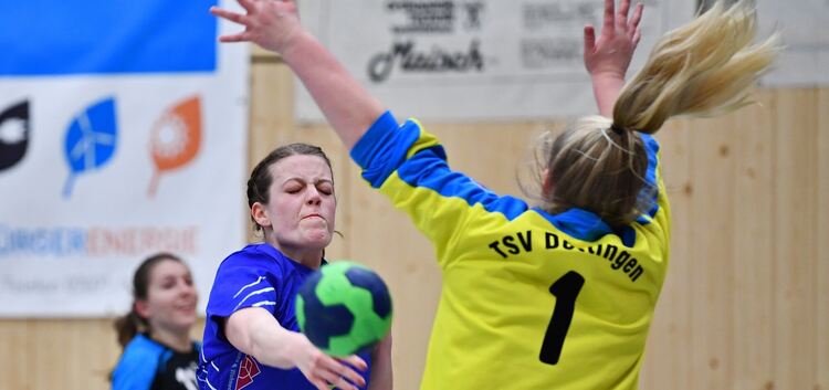 Handball-Bezirksklasse Frauen: VfL Kirchheim (blau) -TSV Dettingen, 14 Lena Schilling