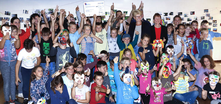 Scheckübergabe für Kinderkunstprojekt in Kirchheim