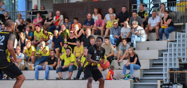 Basketball Pro A - Kirchheim Knights - neue LED Banden - ?ffentliches Training