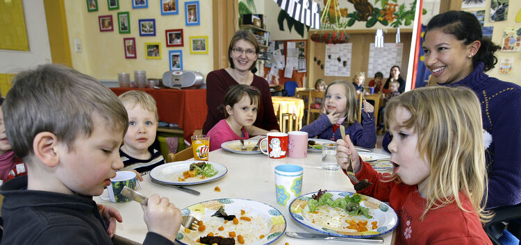 Essen gehört in der Tagesstätte schon immer dazu. Mittlerweile haben sich in allen Kindergärten die Öffnungszeiten enorm ausgede