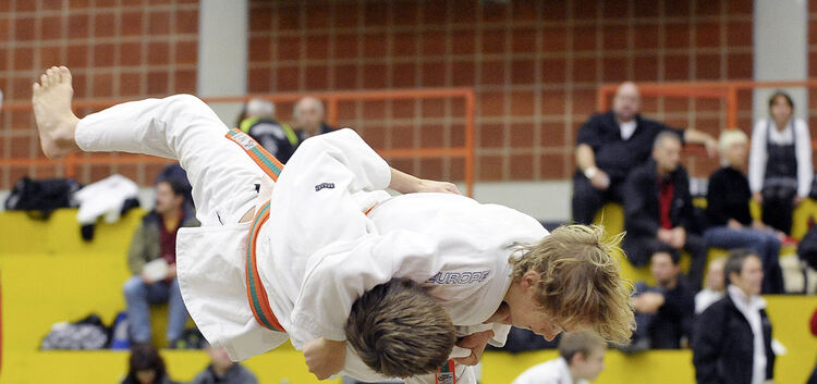 Landesmeisterschaften Judo, Kevin Allgaier wirft seinen Gegner zu Boden