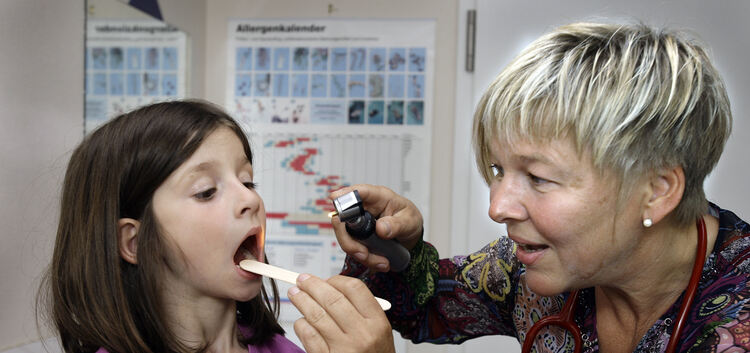 Besuch beim Kinderarzt: Nicht nur bei Krankheiten, sondern auch zu deren Verhinderung.Archiv-Foto: Jean-Luc Jacques