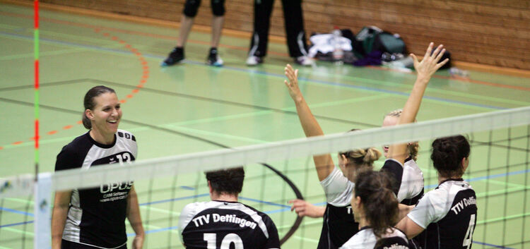 Jubel, Trubel, Heiterkeit: Dettingens Volleyballerinnen eilen in der Oberliga von Sieg zu Sieg. Foto: Jörg Bächle