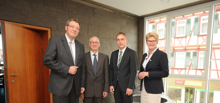 Gründung der Energie Kirchheim GmbH + Co. KG Vertragsunterzeichnung im großen Sitzungssaal im Rathaus