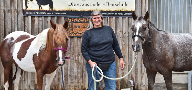 Nicole Richter mit der Scheckstute Zora und Candy, ein Pony-of-the-Americans.