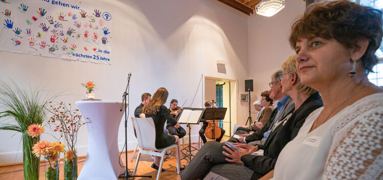 Das Streichquartett der Musikschule Kirchheim lässt den Jubiläumsabend feierlich beginnen.  Foto: Carsten Riedl