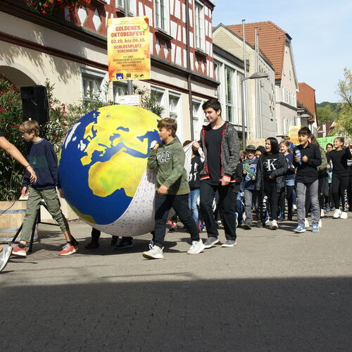 Schüler der Kirchheimer Freihof-Realschule beteiligten sich am vergangenen Freitag nach dem Unterricht an der weltweiten FFF-Akt