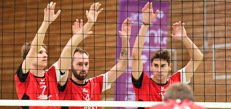 Hoch die Hände: Die SG-Volleyballer haben den Saisonauftakt vermasselt. Foto: Markus Brändli