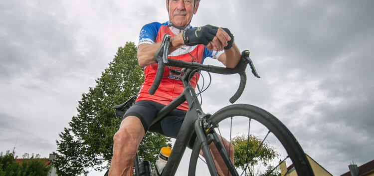 Mit seinem Rennrad hält sich Ostfilderns Alt-Oberbürgermeister Herbert Rösch fit für seine vielfältigen Aufgaben in der Gradmann