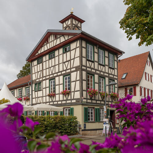 Trotz dunkler Wolken am Konjunkturhimmel hält die Stadt Kirchheim am Wachthaus als Eigentum fest und will das stadtbildprägende