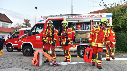 Mitglieder der Freiwilligen Feuerwehr Notzingen demonstrierten gleich bei der Inbetriebnahme, dass sie auf die Arbeit mit dem ne